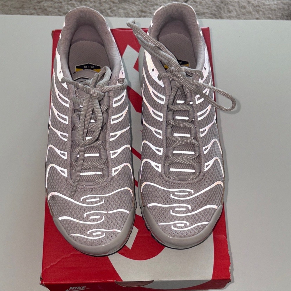 ๐๐๐Air max plus light pink (violet) size 8 - Picture 3 of 7